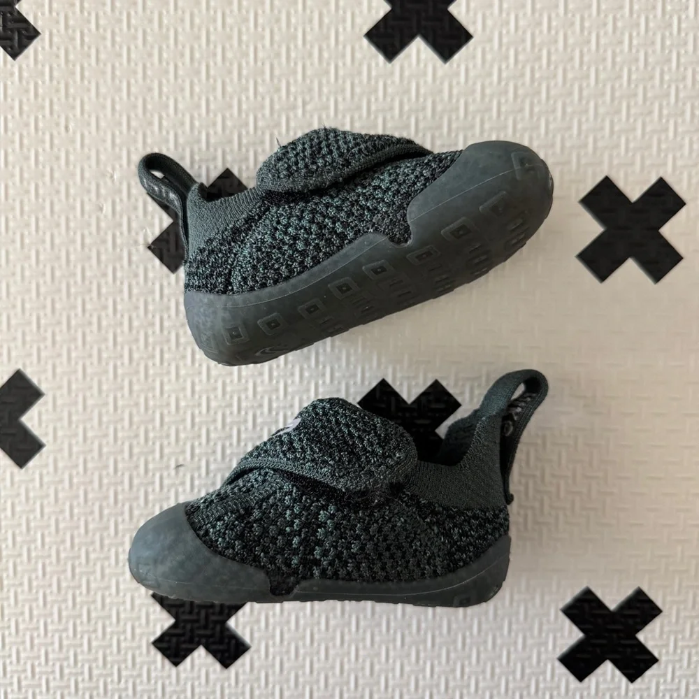 Nike Swoosh 1 flyknit infant vintage green sneakers size 3C